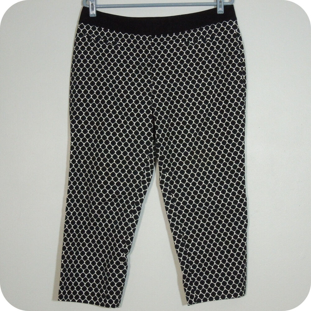 APT. 9 Womens size 10 Capri Pants Modern Fit Black-White Geometric Print